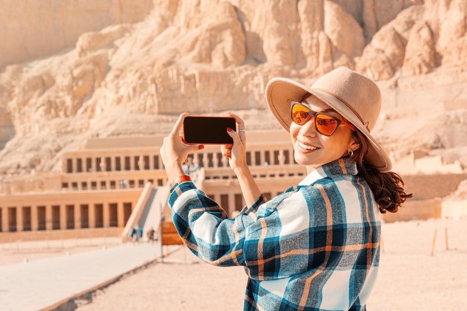 10 YOUTUBE CHANNELS FOR TRAVEL TO IRAN